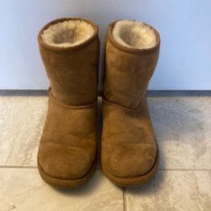 Big Girls Uggs Size 4